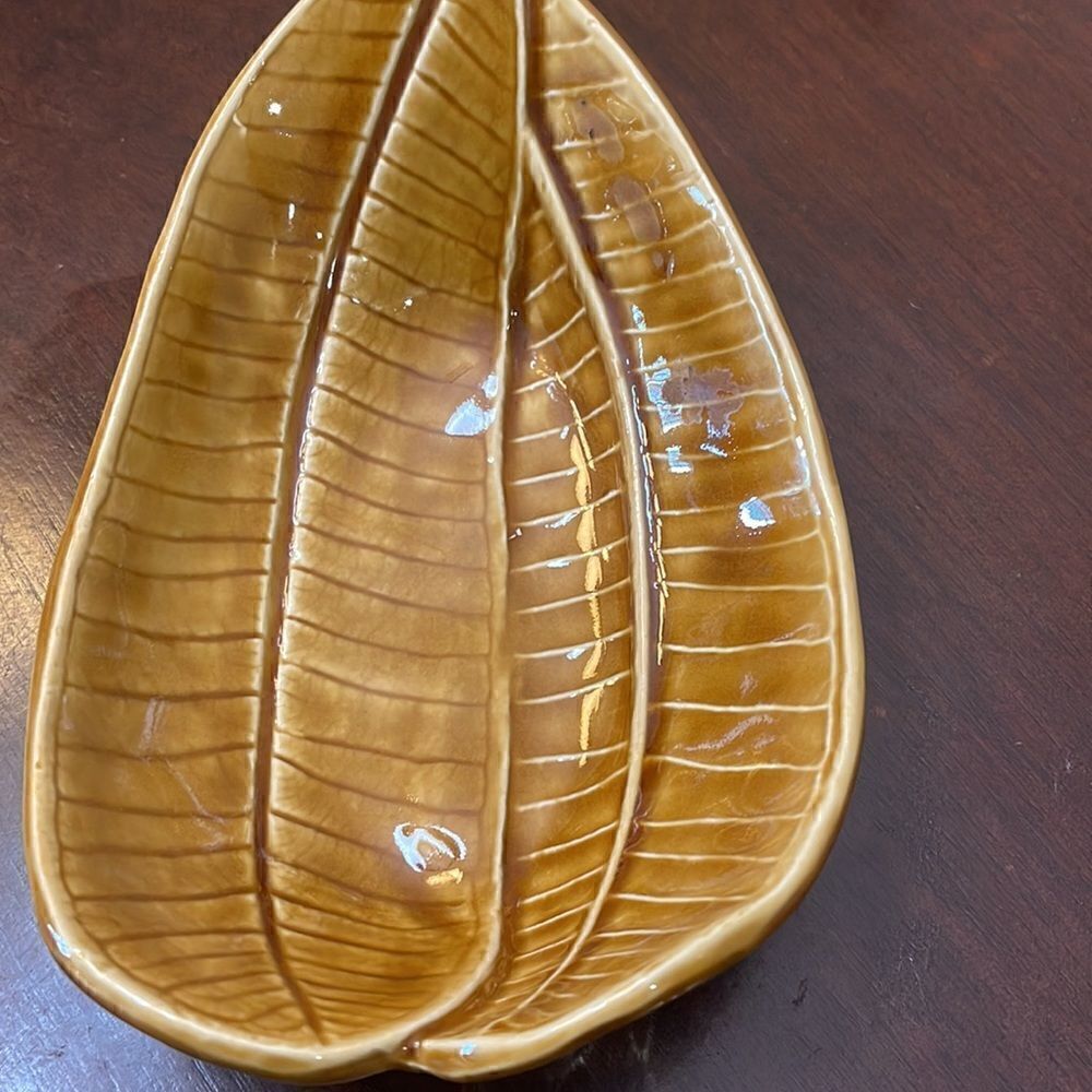 Handmade Glass leaf dish  - Picture 2 of 4